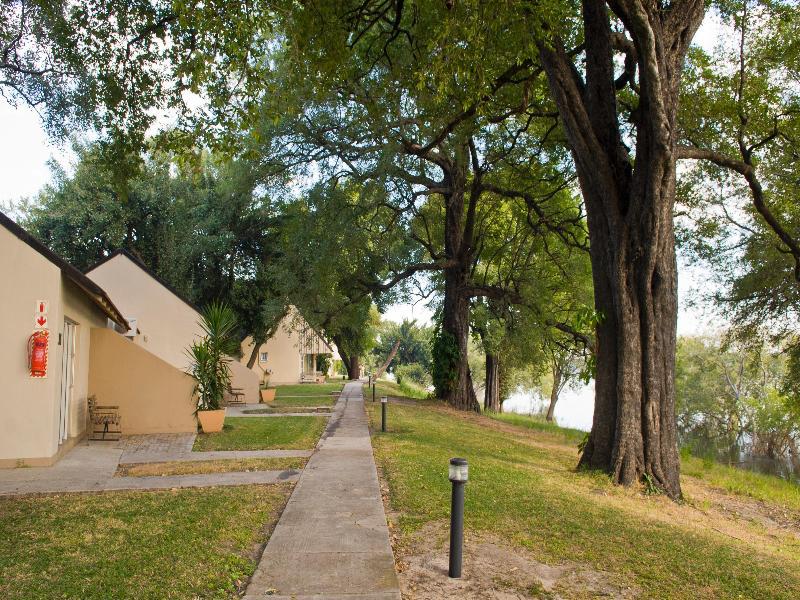 Protea Hotel By Marriott Zambezi River Lodge Катіма-Муліло Екстер'єр фото