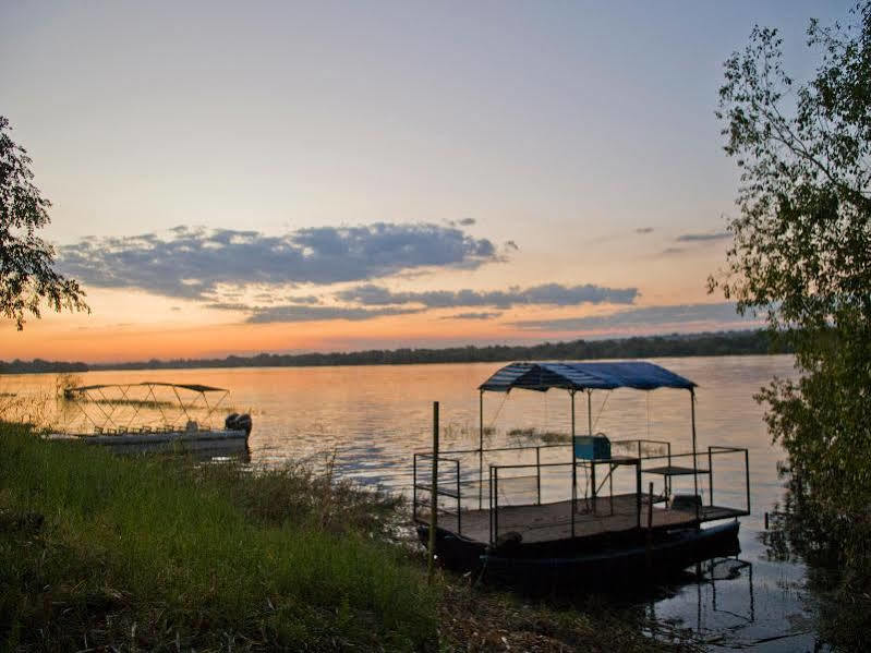 Protea Hotel By Marriott Zambezi River Lodge Катіма-Муліло Екстер'єр фото